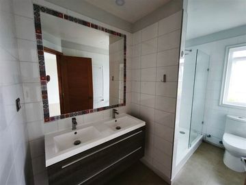 Casa en arriendo de 4 dorm. en Puerto Varas Cond las Bahías.