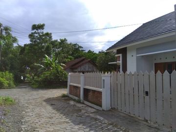 Rumah modern hook di jln Kaliurang KM 10