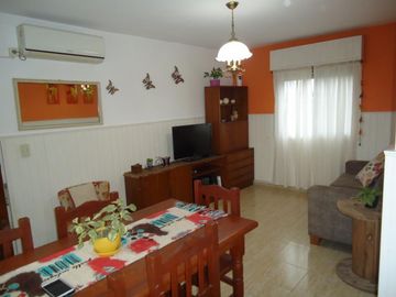 Departamento de 3 ambientes ubicado en el Barrio Viplastic - Longchamps.