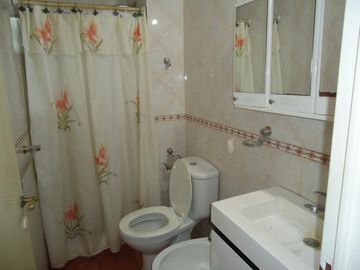 Departamento de 3 ambientes ubicado en el Barrio Viplastic - Longchamps.
