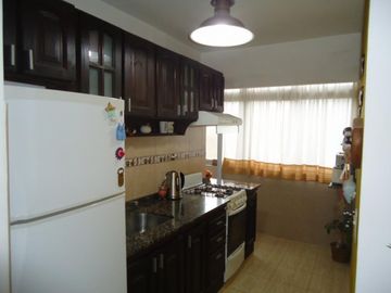 Departamento de 3 ambientes ubicado en el Barrio Viplastic - Longchamps.