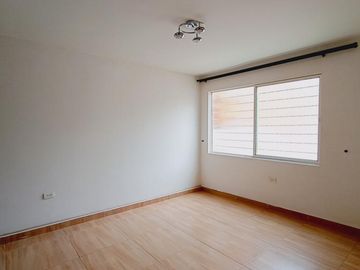 casa en venta en urbanización nueva granada. Cod V107703