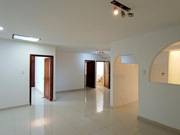 casa en venta en urbanización nueva granada. Cod V107703