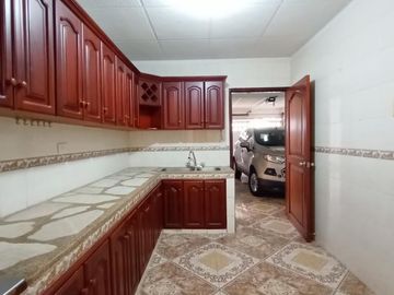 casa en venta en urbanización nueva granada. Cod V107703