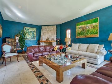 Encantadora y cálida casa en venta. La Reina Alta