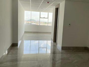 VENTA DE OFICINA EN EDIFICO PLATINUM