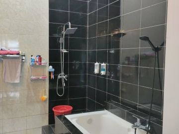 JOGLO CANTIK BERKHARAKTER SEMI FURNISHED DI PLAYEN