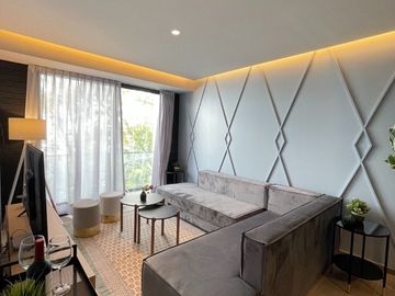DEPARTAMENTO EN VENTA TOTALMENTE DECORADO Y AMUEBLADO EN COL DEL VALLE