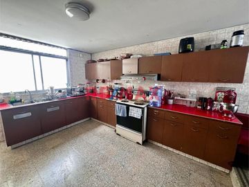 Ministerios y Entidades Gubernamentales:
•	Ministerio de Vivienda, Construcción y Saneamiento: 🏛️📍 Ubicado en la Calle Manuel Gonzales Olaechea 459,