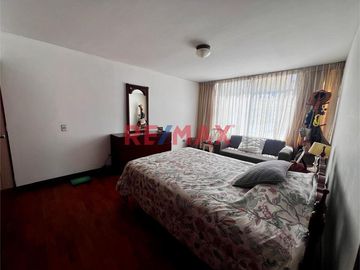 Ministerios y Entidades Gubernamentales:
•	Ministerio de Vivienda, Construcción y Saneamiento: 🏛️📍 Ubicado en la Calle Manuel Gonzales Olaechea 459,