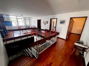 Ministerios y Entidades Gubernamentales:
•	Ministerio de Vivienda, Construcción y Saneamiento: 🏛️📍 Ubicado en la Calle Manuel Gonzales Olaechea 459,