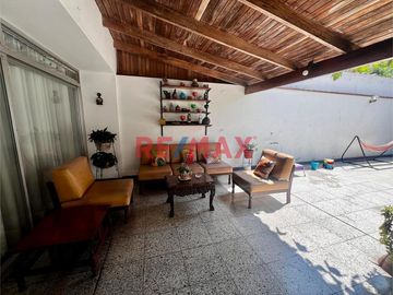 Ministerios y Entidades Gubernamentales:
•	Ministerio de Vivienda, Construcción y Saneamiento: 🏛️📍 Ubicado en la Calle Manuel Gonzales Olaechea 459,