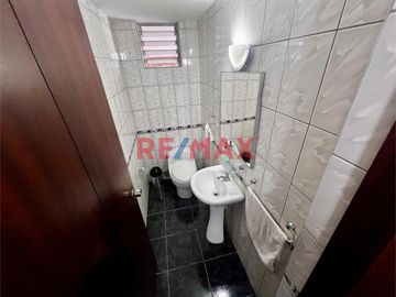 Ministerios y Entidades Gubernamentales:
•	Ministerio de Vivienda, Construcción y Saneamiento: 🏛️📍 Ubicado en la Calle Manuel Gonzales Olaechea 459,