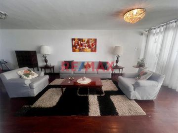Ministerios y Entidades Gubernamentales:
•	Ministerio de Vivienda, Construcción y Saneamiento: 🏛️📍 Ubicado en la Calle Manuel Gonzales Olaechea 459,