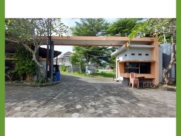 Pekarangan dalam Perumahan Condong Catur Jogja; 128m, SHM