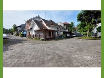 Pekarangan dalam Perumahan Condong Catur Jogja; 128m, SHM