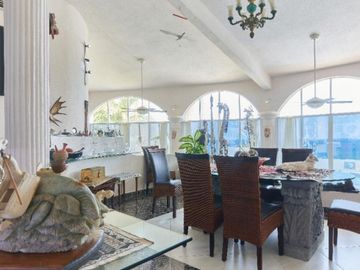 Villa con alberca privada vista al mar y la montaña, panel solar, venta Huatulco