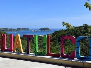 Villa con alberca privada vista al mar y la montaña, panel solar, venta Huatulco