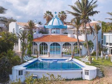 Villa con alberca privada vista al mar y la montaña, panel solar, venta Huatulco