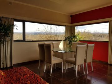 HERMOSO CHALET EN BARRIO CERRADO LOMAS DEL REY. 3 DORMITORIOS + 2 DEPTOS - PARQUE -PSICINA