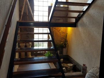 HERMOSO CHALET EN BARRIO CERRADO LOMAS DEL REY. 3 DORMITORIOS + 2 DEPTOS - PARQUE -PSICINA