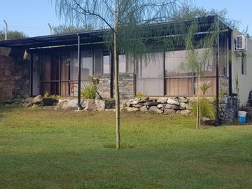 HERMOSO CHALET EN BARRIO CERRADO LOMAS DEL REY. 3 DORMITORIOS + 2 DEPTOS - PARQUE -PSICINA