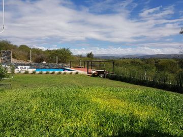 HERMOSO CHALET EN BARRIO CERRADO LOMAS DEL REY. 3 DORMITORIOS + 2 DEPTOS - PARQUE -PSICINA