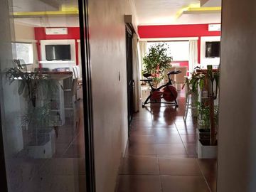 HERMOSO CHALET EN BARRIO CERRADO LOMAS DEL REY. 3 DORMITORIOS + 2 DEPTOS - PARQUE -PSICINA