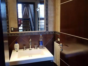 HERMOSO CHALET EN BARRIO CERRADO LOMAS DEL REY. 3 DORMITORIOS + 2 DEPTOS - PARQUE -PSICINA