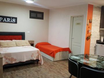 HERMOSO CHALET EN BARRIO CERRADO LOMAS DEL REY. 3 DORMITORIOS + 2 DEPTOS - PARQUE -PSICINA