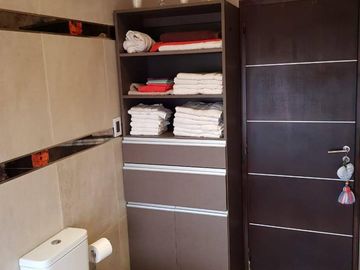HERMOSO CHALET EN BARRIO CERRADO LOMAS DEL REY. 3 DORMITORIOS + 2 DEPTOS - PARQUE -PSICINA