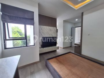 Rumah Modern Premium Full Furnished Lengkap Halaman Belakang di Cirendeu