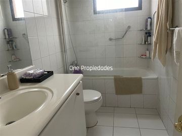 Dpto en arriendo de 3 dorm. 2 baños . 2 Estac. Vitacura