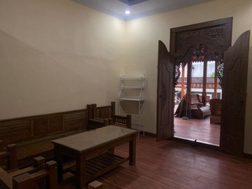 RUMAH JOGLO IDAMAN TANAH LUAS DENGAN KOLAM RENANG DI MLATI SLEMAN
