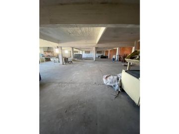 VENTA DE GRAN ESTABLECIMIENTO EN 3 PLANTAS MAS OFICINAS SEPARADAS DISTRITO INDUSTRIAL PESQUERO A METROS DEL ACCESO AL PUERTO