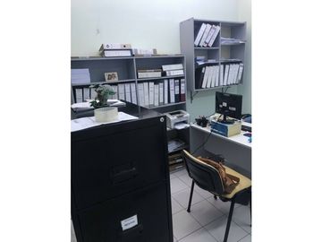 VENTA DE GRAN ESTABLECIMIENTO EN 3 PLANTAS MAS OFICINAS SEPARADAS DISTRITO INDUSTRIAL PESQUERO A METROS DEL ACCESO AL PUERTO