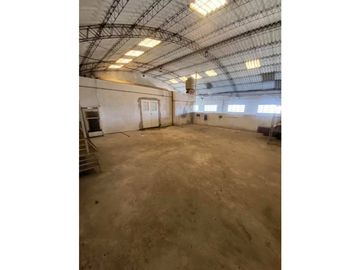 VENTA DE GRAN ESTABLECIMIENTO EN 3 PLANTAS MAS OFICINAS SEPARADAS DISTRITO INDUSTRIAL PESQUERO A METROS DEL ACCESO AL PUERTO
