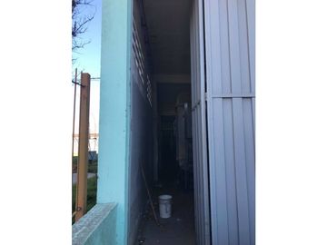 VENTA DE GRAN ESTABLECIMIENTO EN 3 PLANTAS MAS OFICINAS SEPARADAS DISTRITO INDUSTRIAL PESQUERO A METROS DEL ACCESO AL PUERTO
