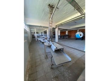 VENTA DE GRAN ESTABLECIMIENTO EN 3 PLANTAS MAS OFICINAS SEPARADAS DISTRITO INDUSTRIAL PESQUERO A METROS DEL ACCESO AL PUERTO