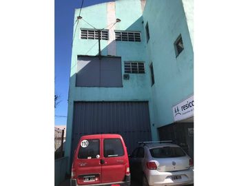 VENTA DE GRAN ESTABLECIMIENTO EN 3 PLANTAS MAS OFICINAS SEPARADAS DISTRITO INDUSTRIAL PESQUERO A METROS DEL ACCESO AL PUERTO