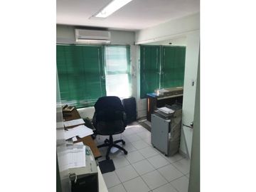VENTA DE GRAN ESTABLECIMIENTO EN 3 PLANTAS MAS OFICINAS SEPARADAS DISTRITO INDUSTRIAL PESQUERO A METROS DEL ACCESO AL PUERTO