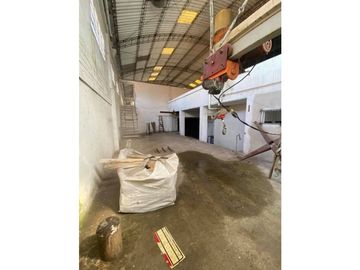 VENTA DE GRAN ESTABLECIMIENTO EN 3 PLANTAS MAS OFICINAS SEPARADAS DISTRITO INDUSTRIAL PESQUERO A METROS DEL ACCESO AL PUERTO