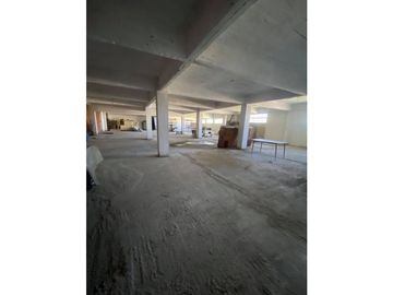 VENTA DE GRAN ESTABLECIMIENTO EN 3 PLANTAS MAS OFICINAS SEPARADAS DISTRITO INDUSTRIAL PESQUERO A METROS DEL ACCESO AL PUERTO