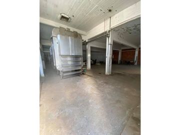 VENTA DE GRAN ESTABLECIMIENTO EN 3 PLANTAS MAS OFICINAS SEPARADAS DISTRITO INDUSTRIAL PESQUERO A METROS DEL ACCESO AL PUERTO