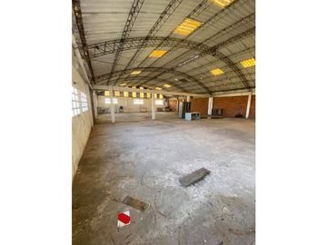 VENTA DE GRAN ESTABLECIMIENTO EN 3 PLANTAS MAS OFICINAS SEPARADAS DISTRITO INDUSTRIAL PESQUERO A METROS DEL ACCESO AL PUERTO