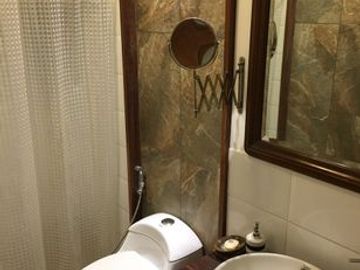 Acogedora Casita Remodelada en clásico condominio de San Isidro