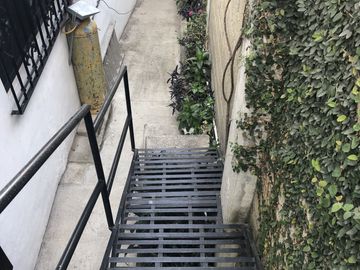 VENTA EXCELENTE PROPIEDAD, 2 en 1,  ESTILO COLONIAL MODERNO,  Casa Sola, con Departamento independiente, buena ubicación, Bques. de Cuernavaca .