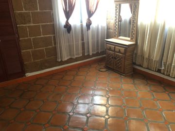 VENTA EXCELENTE PROPIEDAD, 2 en 1,  ESTILO COLONIAL MODERNO,  Casa Sola, con Departamento independiente, buena ubicación, Bques. de Cuernavaca .