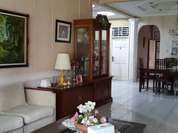 Rumah Strategis Ada Taman di Karang Tengah Ciledug 4152