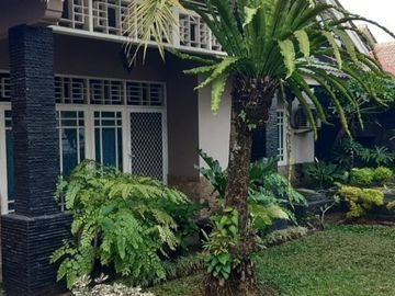 Rumah Strategis Ada Taman di Karang Tengah Ciledug 4152